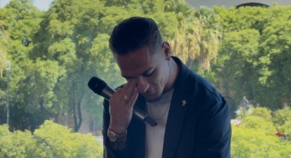 Nhận những gì bạn muốn! Anthony khóc vì niềm vui tại Betis chào mừng