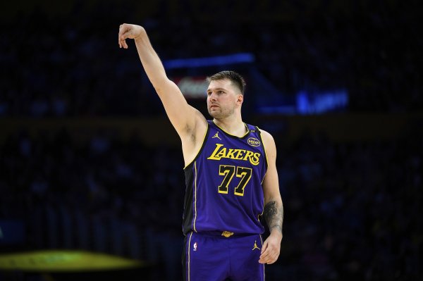 Phóng viên nổi tiếng: Doncic đ