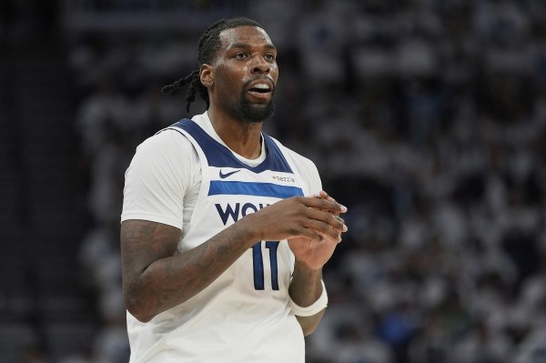 Hiệu suất kém! Naz Reed ghi 5 điểm ở 2 trong số 9 cú sút, 5 rebound, 3 kiến tạo, 1 cướp và 1 cản phá, với điểm cộng trừ là -15